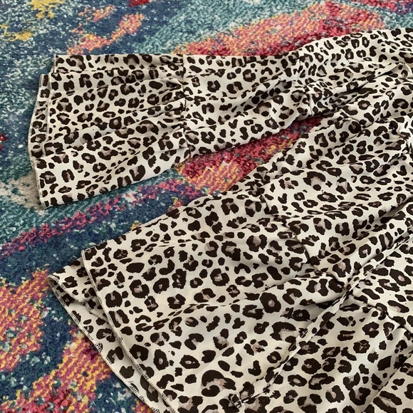 Leopard Print Tiered Blouse - Picture 3 of 3